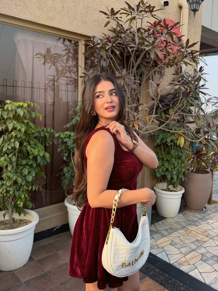 Late-Night Call Girls in Karol Bagh – Delhi Escorts 9220592151